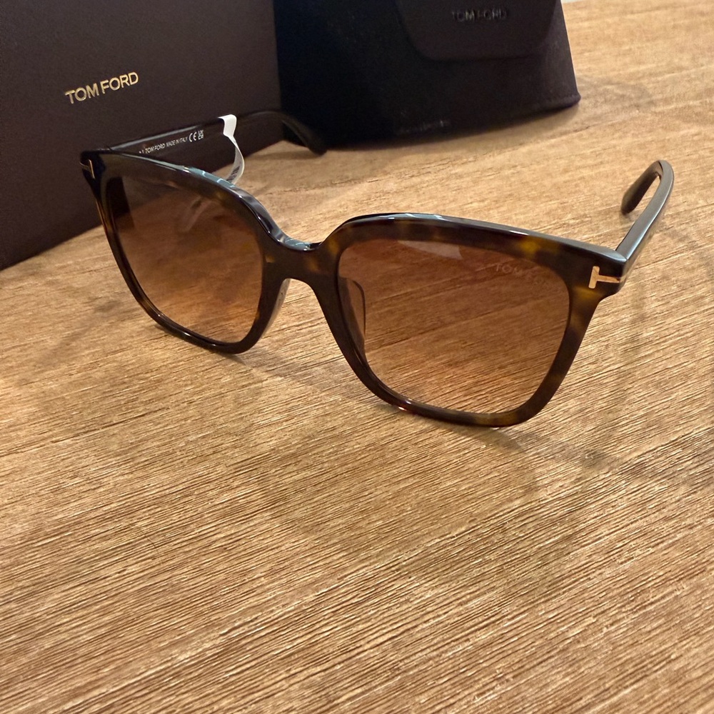 Tom Ford Tortoiseshell Frames With Brown Gradient… - image 1